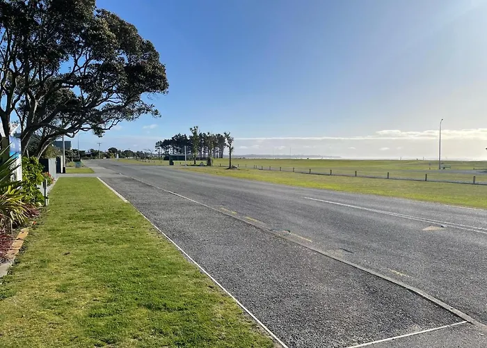 Carters By The Sea Beachside Studio Apartments